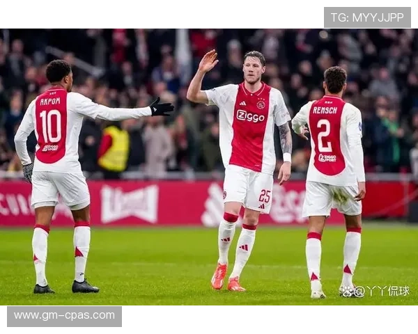 阿贾克斯定位球表现出色，赛季初期攻击力持续提升